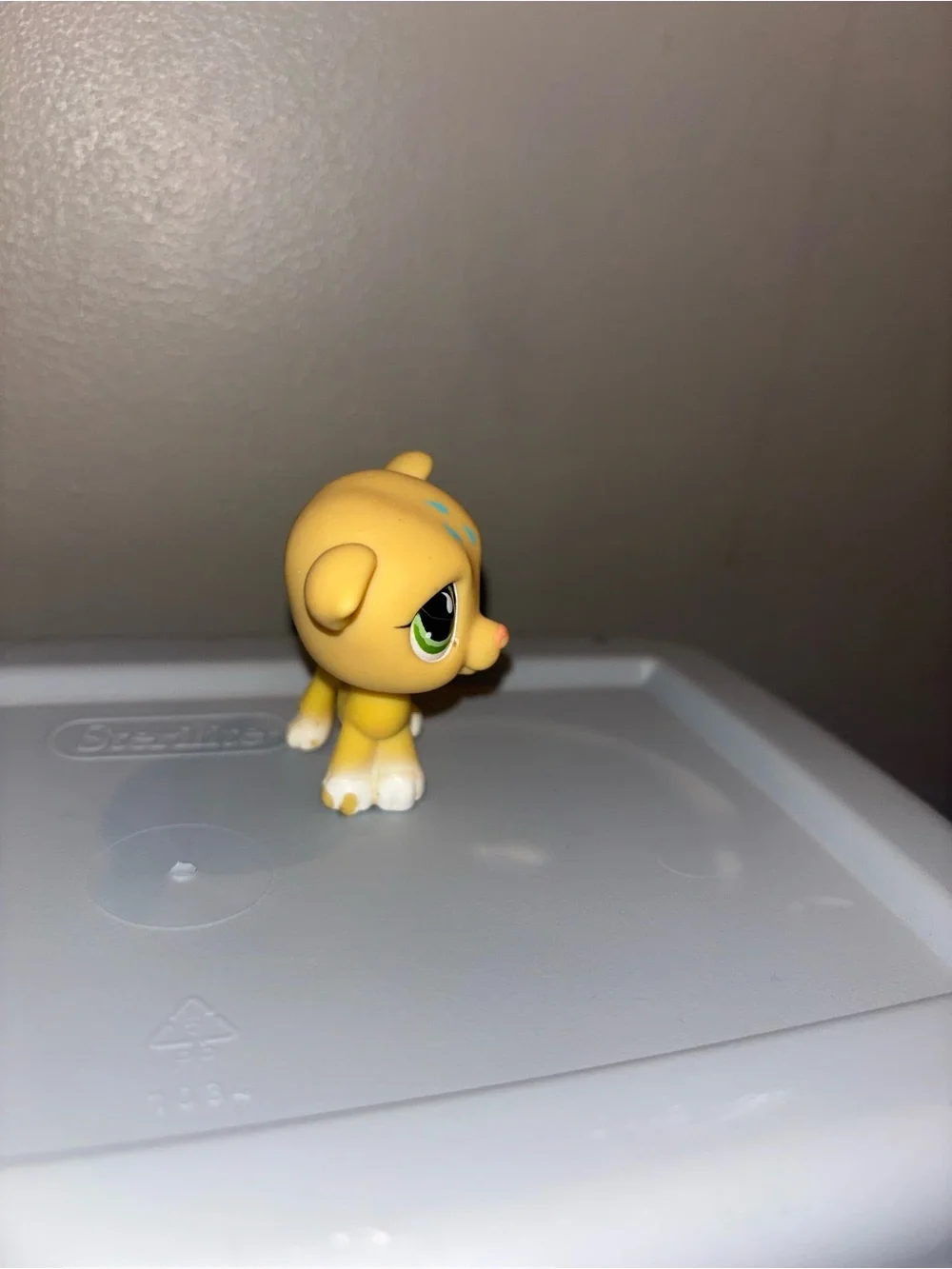 Littlest Pet Shop LPS #875 Yellow Greyhound Eye drop